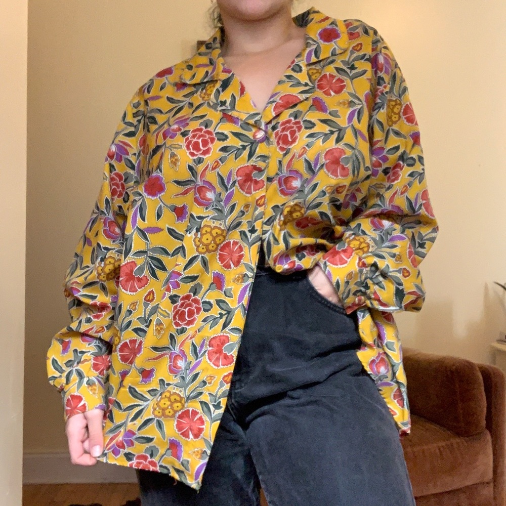 Beautiful patterned long sleeve - Picture 2 of 8